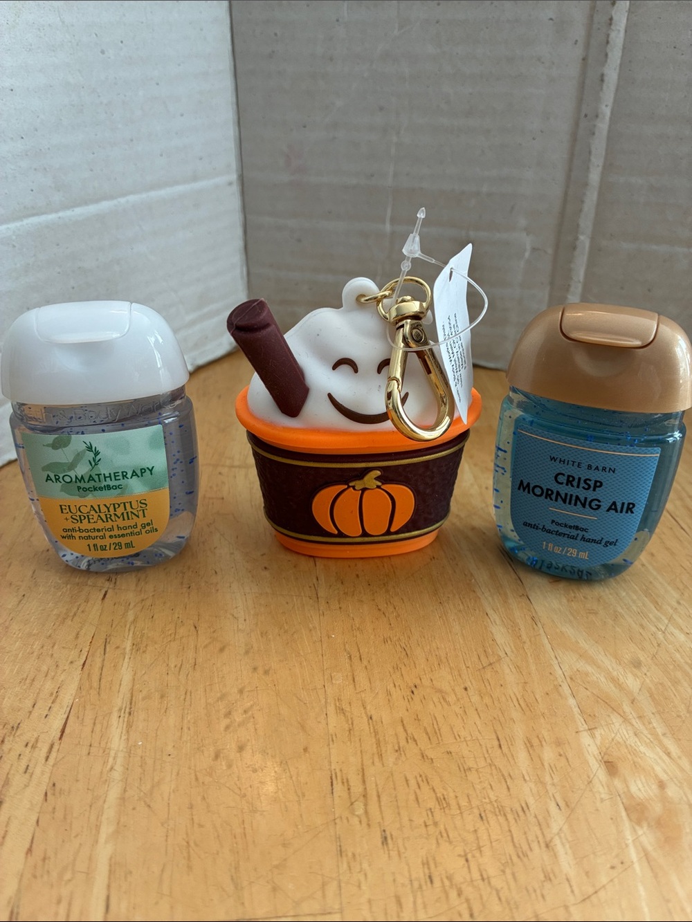 Bath & Body Works set pumpkin latte bag charm gel holder & 2 hand gels NWT